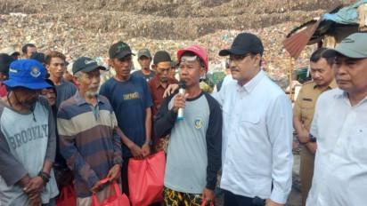 Mensos Kunjungi Pemulung Bantargebang: Kami Datang untuk Kalian Bisa Hidup Sejahtera