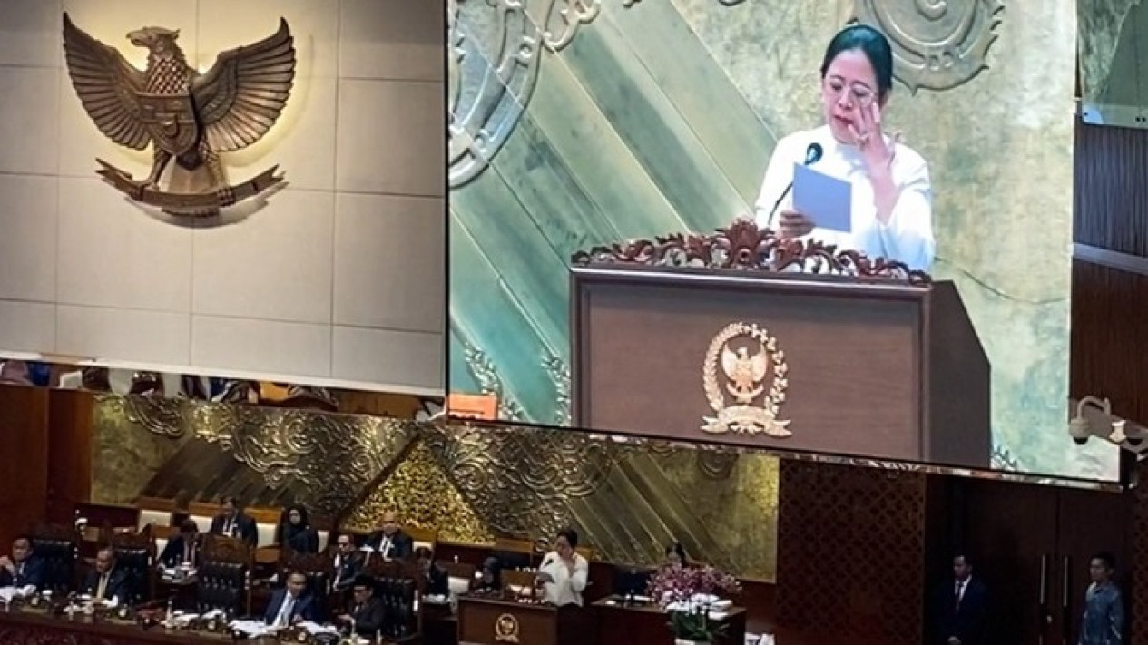Puan Menangis dan Suaranya Bergetar saat Sampaikan Salam Perpisahan di Rapat Terakhir DPR
            - galeri foto