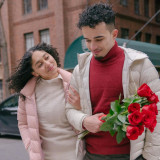 Ramalan Zodiak Cinta 25 April 2025: Gemini Bertemu Orang Baru, Aquarius Harus Lebih Peka