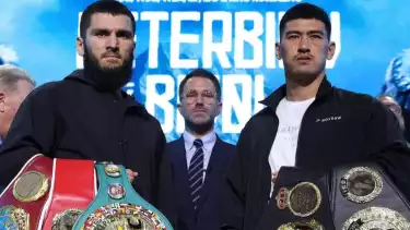 Dua petinju kelas dunia Artur Beterbiev Vs Dmitry Bivol