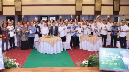 Menaker Ida Fauziyah Luncurkan Buku jelang Akhir Masa Jabatan, Gaungkan Transformasi serta Refleksi Ketenagakerjaan Indonesia