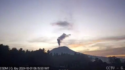 Gunung Ibu Kembali Erupsi Belasan Kali Sejak Dini Hari