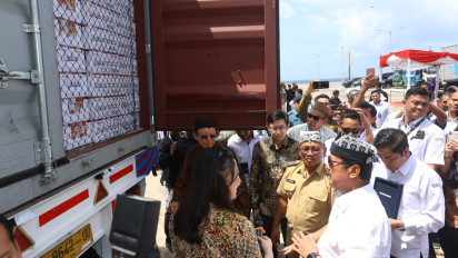Perdana, Menteri KKP Berangkatkan Kontainer Isi Tuna Kaleng asal Banyuwangi ke Pasar Kanada