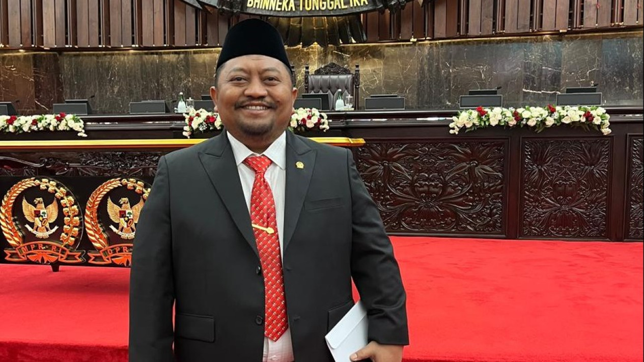Dilantik Jadi Anggota DPR RI, Yanuar Arif Wibowo: Saya Siap Menjadi Jembatan Aspirasi Buat Rakyat
            - galeri foto