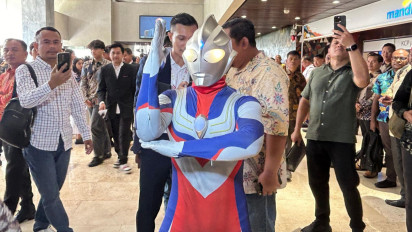 Penampakan Ultraman di Pelantikan Anggota DPR RI, Ini Sosok di Balik Kostum Superhero Asal Jepang