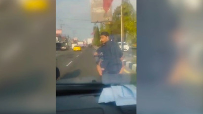 Viral Video Polisi Kejar Pemotor Bawa Senjata Tajam di Jalan Jogja-Solo Klaten