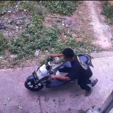 Pelaku Curanmor Terekam cctv di Baubau Diamuk Warga