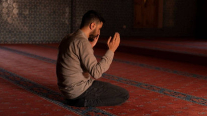 Ini Doa Sore Hari yang Selalu Dibaca Rasulullah SAW, Ustaz Khalid Basalamah: Bikin Kita Tidak Akan Terkena Mudharat