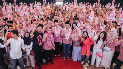Kaesang Pangarep Kampanyekan Gus Fawait di Depan Ribuan Emak-emak Srikandi