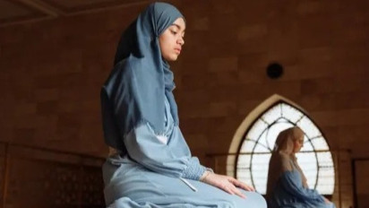 Shalatlah Sejak Matahari Tergelincir Sampai Gelapnya Malam, Tafsir Surah Al Isra Ayat 78