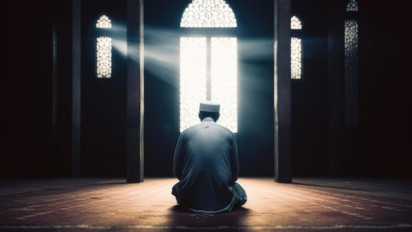 Surah Al Isra Ayat 79, Inilah yang Pertama Kali Memerintahkan Rasulullah SAW Mengerjakan Shalat Tahajud