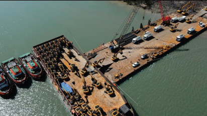 Projek Cetak Sawah 1 Juta Ha Terus Berlanjut, Puluhan Exavator Kembali Sandar di Merauke