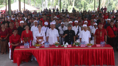 Koster - Giri Janji Tuntaskan GOR Besimejajar Kubutambahan dan Bangun Sports Center di Setiap Desa