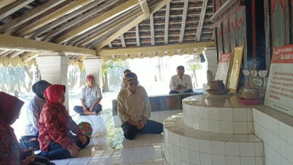 Tri Rismaharini Kunjungi Ponorogo, Ziarah ke Makam Tokoh Agama dan Komitmen untuk Kesejahteraan Lansia