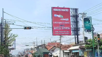 Marak Baliho Raksasa Bertuliskan Ajakan Pilih Kotak Kosong di Pilkada Brebes