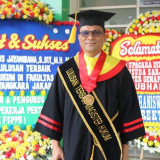 Jadi Wisudawan Terbaik UBHARA Jaya ke-29, Hakeng Ungkap Ancaman Eksploitasi Laut di Indonesia!