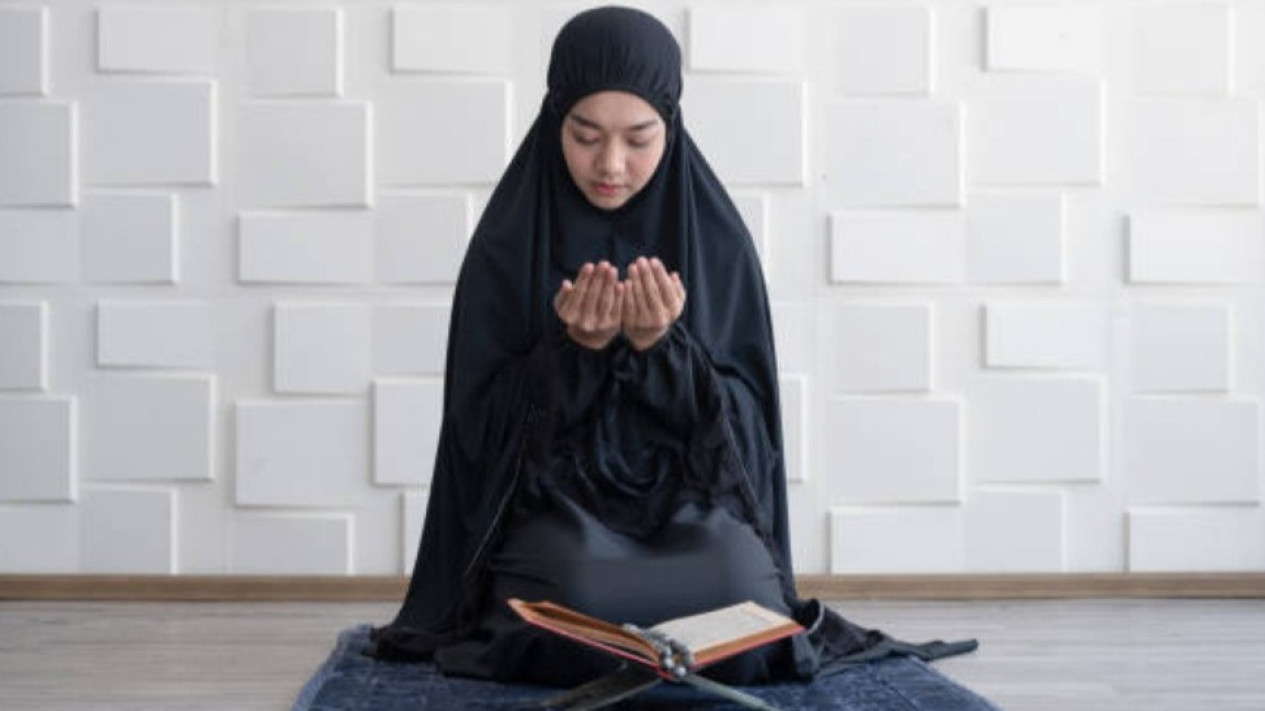 Adab Berdoa, Ustaz Adi Hidayat Sarankan Lakukan Ini Jika Memiliki Hajat yang Mendesak
            - galeri foto