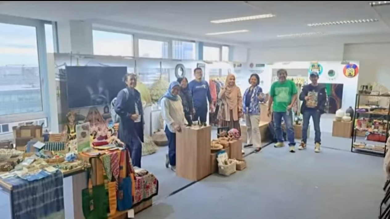 Jogja Fashion Dunia Lebarkan Kerja Sama Misi Dagang di Brussel Belgia
            - galeri foto