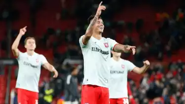 Pemain Timnas Indonesia Mees Hilgers bakal menghadapi Jose Mourinho dan Jayden Oosterwolde