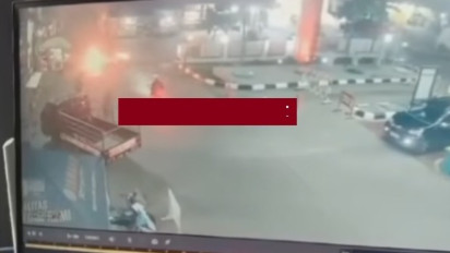 Ngeri, Detik-detik Aksi Nekat Pria Bakar Diri di SPBU Pondok Aren Terekam CCTV, Warga Lari Berhamburan