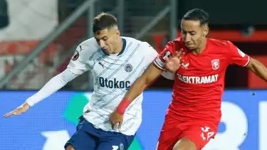 Klub Mees Hilgers, FC Twente, main imbang kontra Fenerbahce di Liga Europa