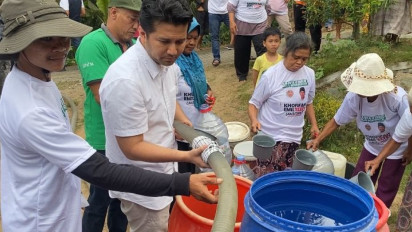 Emil Dardak Dropping Air Bersih untuk Warga Trenggalek