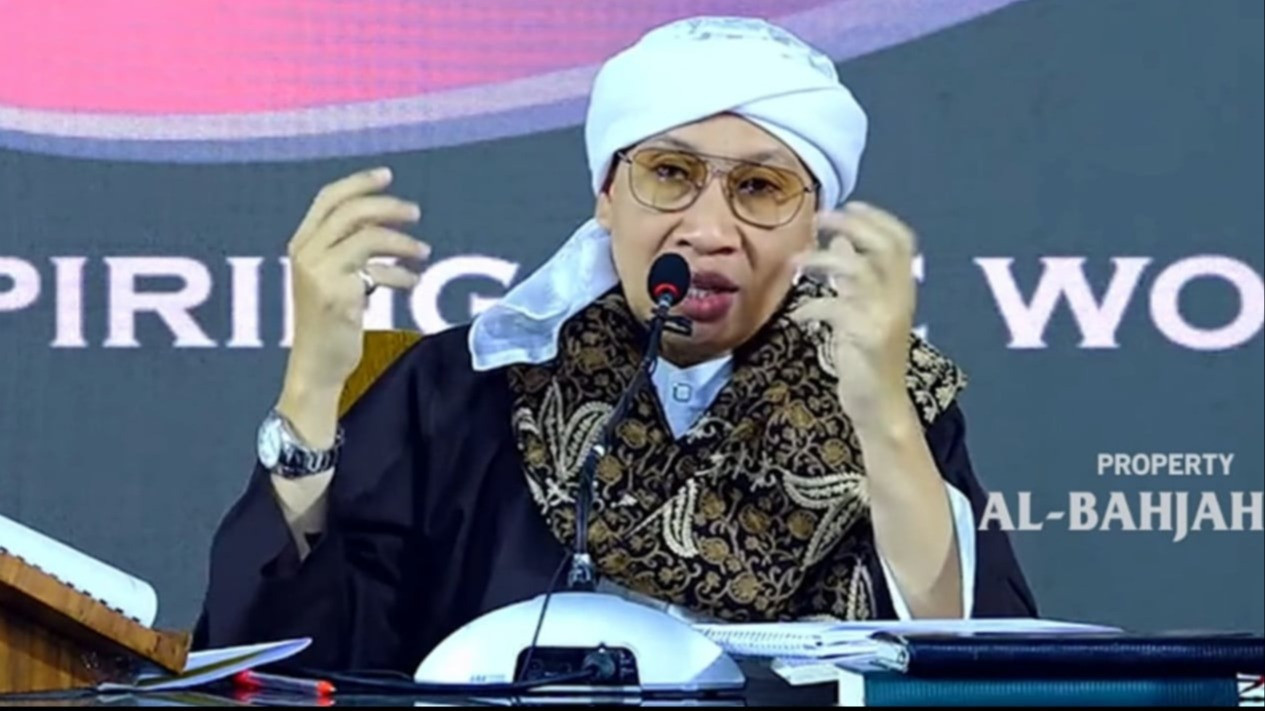 Mengaku Rajin Ibadah tapi Kasar dan Nggak Romantis sama Istri, Buya Yahya Tegaskan Ahli Ibadah Itu Seharusnya Dekat Allah SWT Juga ....
            - galeri foto