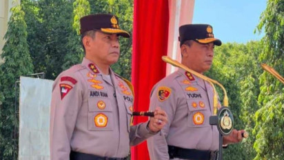 Serah Terima Pataka Pallawa Lipu Kapolda Sulsel Yang Baru Irjen Pol Yudhiawan Wibisono