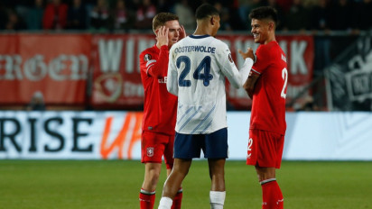 Mees Hilgers Kedapatan Tertangkap Kamera Berbincang dengan Pemain Keturunan Indonesia ‘Grade A’, Kepoin Timnas Indonesia?