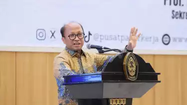 Sekretaris Jenderal Kemnaker, Anwar Sanusi, dalam acara Ministerial Lecture di Universitas Diponegoro, Semarang, pada Jumat (4/10/2024).