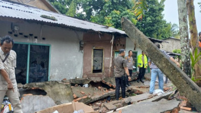 Hujan Deras Akibatkan Tembok Pembatas Sekolah di Jambi Roboh, 3 Pelajar Tewas