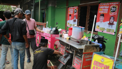 Ratusan Bakul Cilok Beri Dukungan untuk Arif-Rista di Pilkada 2024