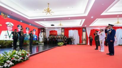 Kapolri Listyo Sematkan Bintang Bhayangkara Utama ke Panglima dan 3 Kepala Staf TNI