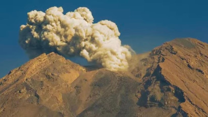 Gunung Semeru Erupsi, Semburkan Kolom Abu 600 Meter 