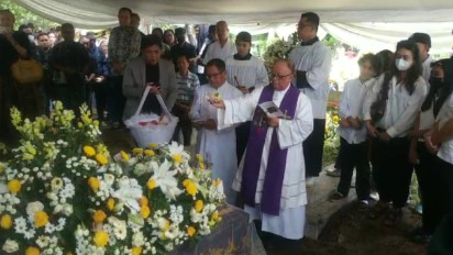 Staf Khusus Dewan BPIP, Romo Antonius Benny Susetyo Dimakamkan di Sukun Nasrani Malang