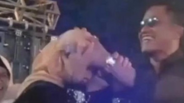 Video Gus Miftah Toyor Kepala Istri Viral, Gus Miftah Bantah Tudingan KDRT: Ada yang Edit, Gerakannya Dicepetin