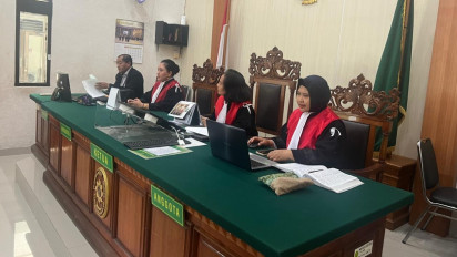 Solidaritas Aksi Mogok Bersama, Hakim PN Denpasar Kompak Pakai Pita Putih