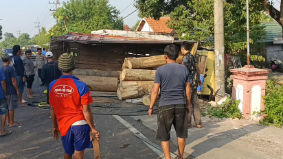 Dua Perempuan Kakak Beradik Tewas Ditabrak Truk di Mojokerto