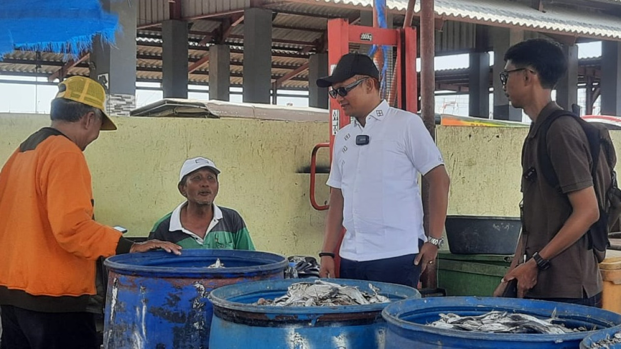 Siapkan Program Untuk Kemajuan Nelayan, Cabup Bambang Hermanto Dapat Doa Restu Nelayan
            - galeri foto