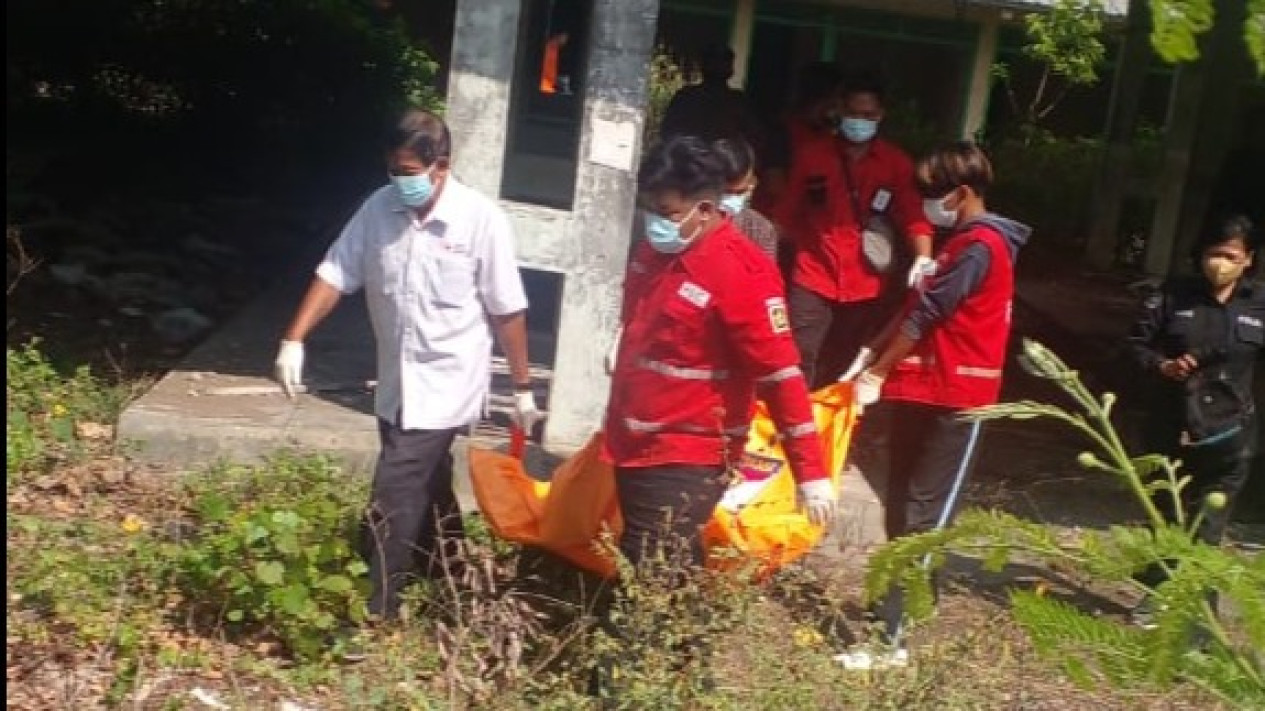 Mayat Mr.X Ditemukan Menggantung di Eks Pasar Hewan Depok Kulon Progo
            - galeri foto