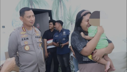 Sambil Menangis Memeluk Anaknya, Ibu Korban Bayi yang Dijual Ayah Kandung di Tangerang Bilang Ini ke Jajaran Polri
