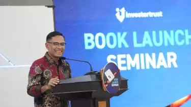 Mantan Menteri Perindustrian RI Periode 2014-2016, Saleh Husin, meluncurkan buku Hilirisasi Sawit Cegah Middle Income Trap, di Jakarta, Rabu (9/10/2024).
