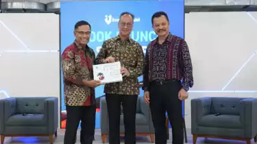 Eks Menperin Saleh Husin dan Menperin Agus Gumiwang Kartasasmita saat acara peluncuran buku Hilirisasi Sawit Cegah Middle Income Trap.
