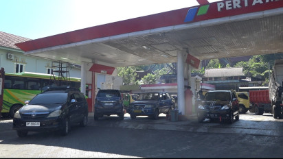 Dianggap Belum Tersosialisasi Dengan Baik, Para Sopir Keluhkan Penggunaan Barcode saat Mengisi BBM