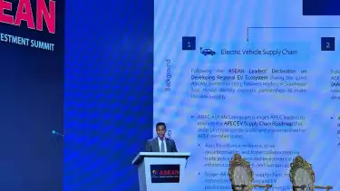 Anindya Bakrie saat tampil sebagai pembicara kunci di ASEAN Business and Investment Summit 2024 di Vientiane, Laos.