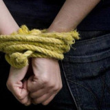 Satu Keluarga Asal Jombang Disekap Dua Hari di Bangkalan, Diberi Makan Satu Kali Sehari hingga Anaknya "Dicengkiwing"