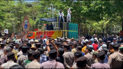 Cemari Lingkungan Ratusan Nelayan Demo Tuntut Penutupan Tambak Udang