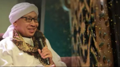 Laki-laki Lagi Jumatan Tiba-tiba Wanita Mau Shalat Dzuhur, Harus Tunggu atau Lanjut? Buya Yahya Bagikan Waktu Tepatnya