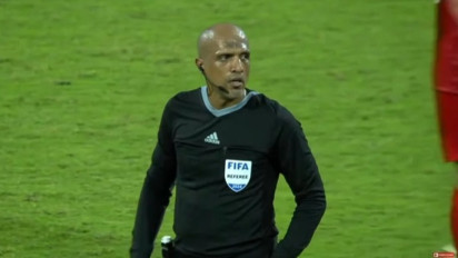 Jadi Lapak Luapan Kekesalan Suporter Timnas Indonesia, Netizen Unggah Meme Wasit Ahmed Al Kaf di Sosial Media