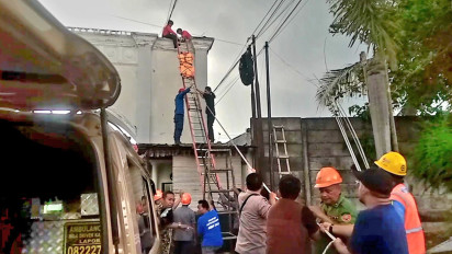 Pekerja Bangunan di Banyumas Tewas Setelah Tersengat Listrik dan Terjatuh di Gerbang Perumahan